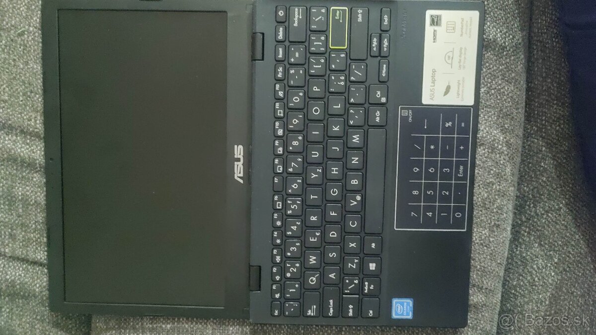 Laptom Asus E210M