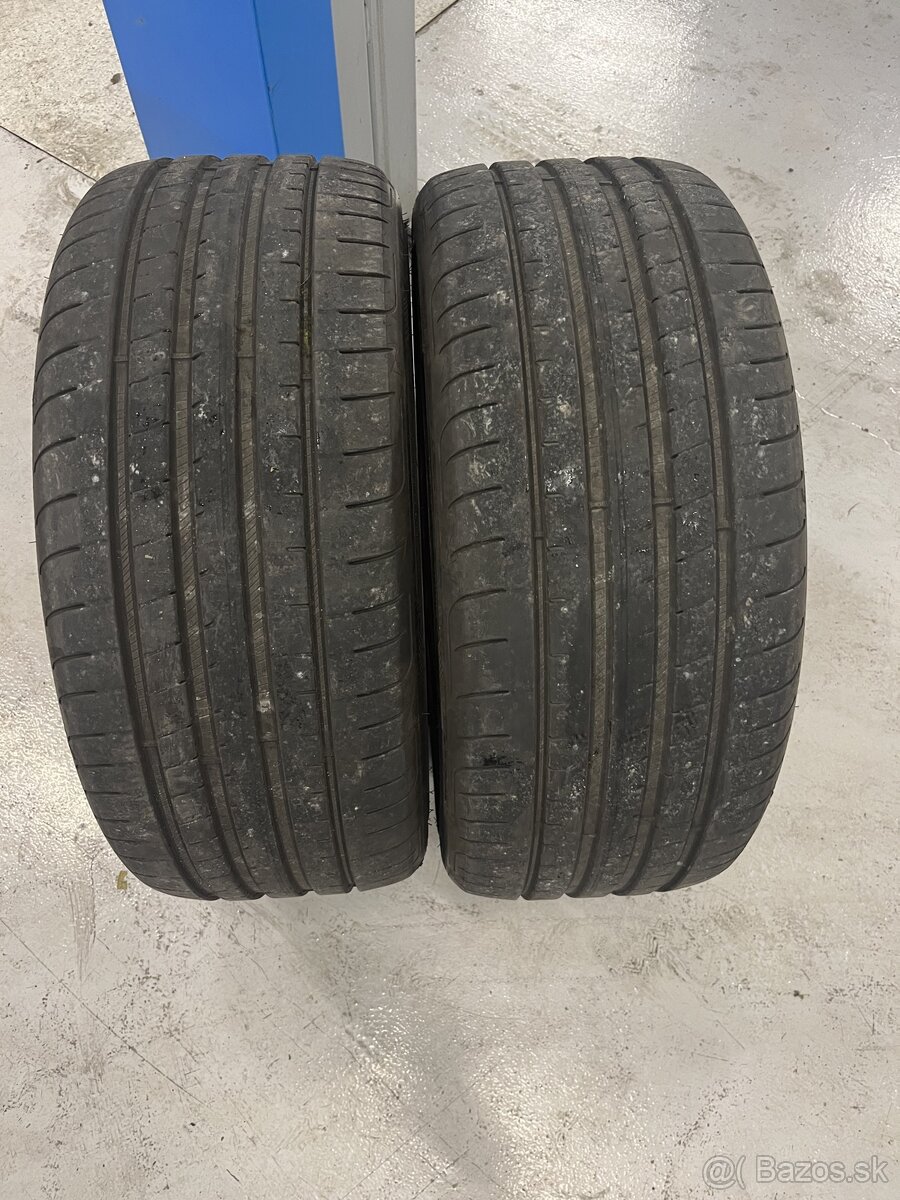 235/40 R19