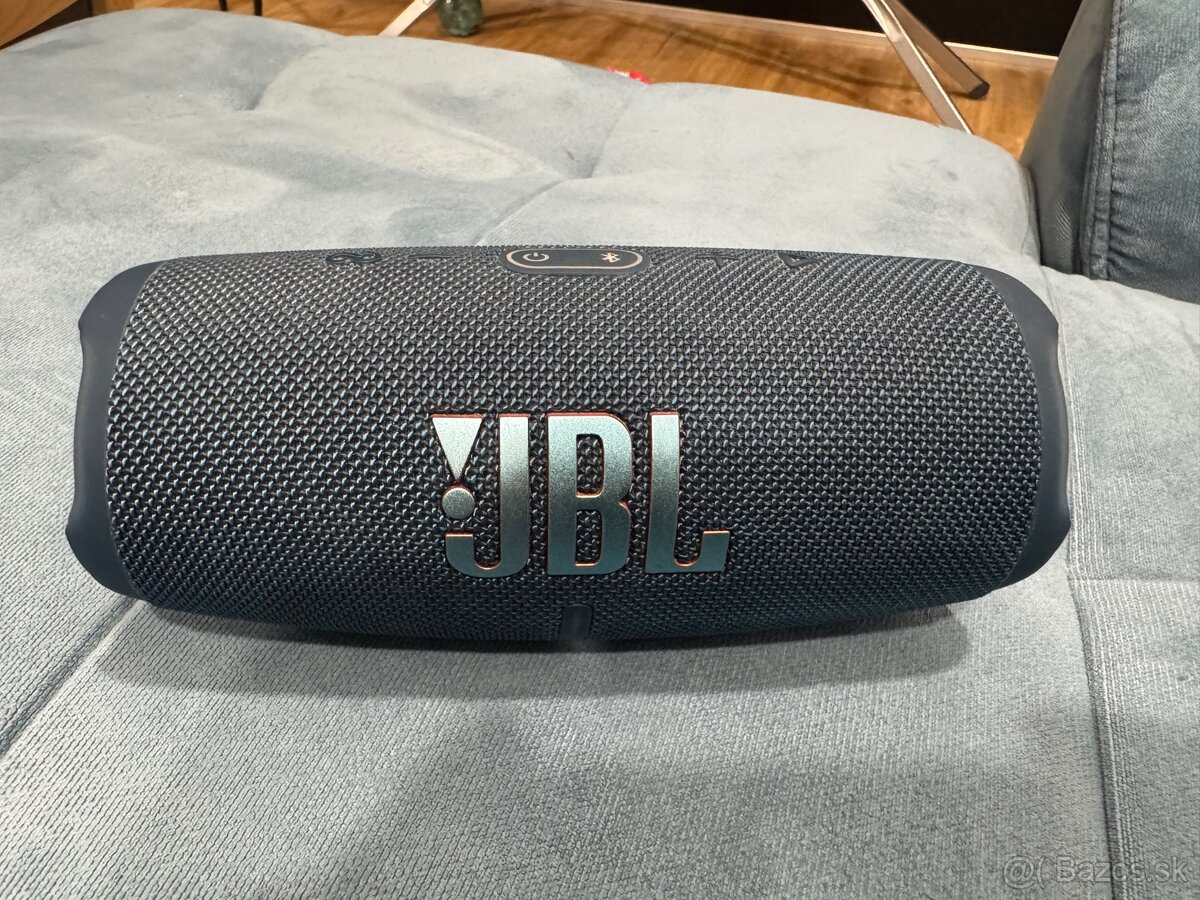 JBL Charge 5 modrý