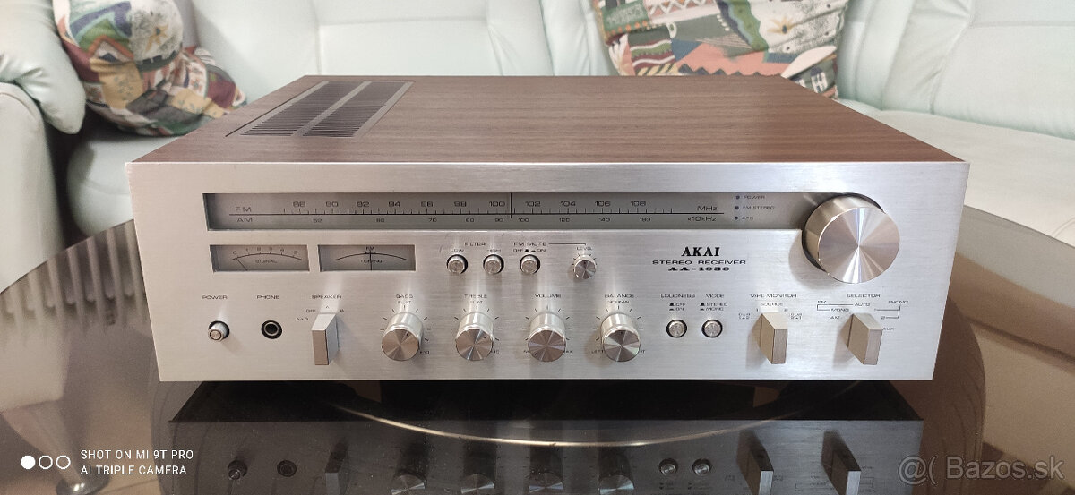 AKAI AA-1030