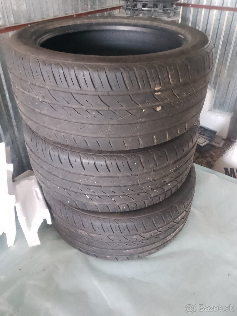 Pneu 245/45 R18