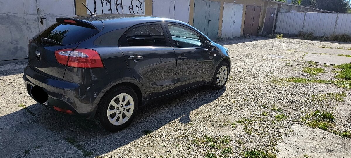 Kia Rio , benzín