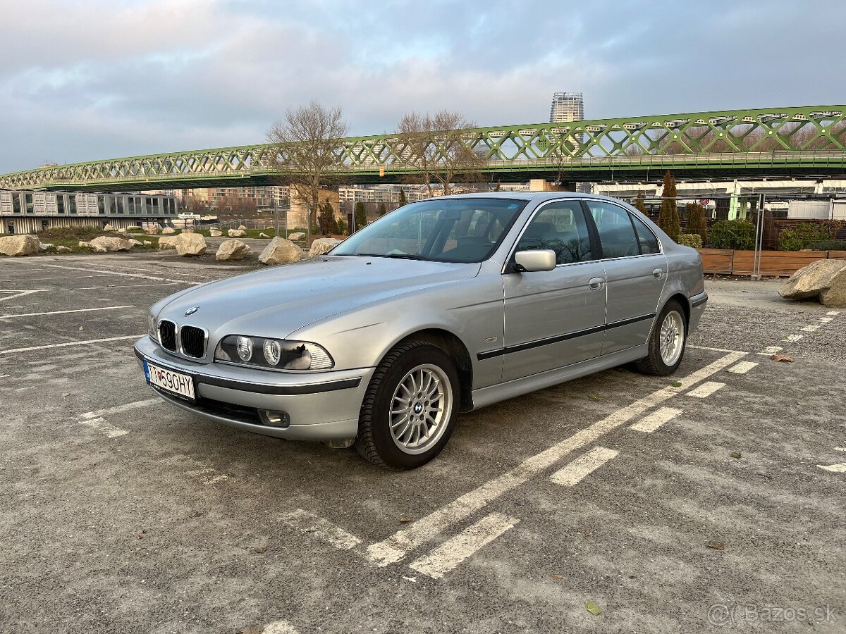 BMW E39 528ia