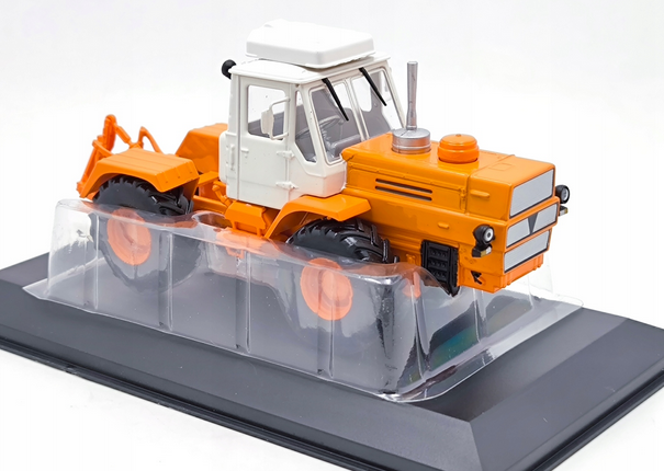 Traktor T-150K 1:43