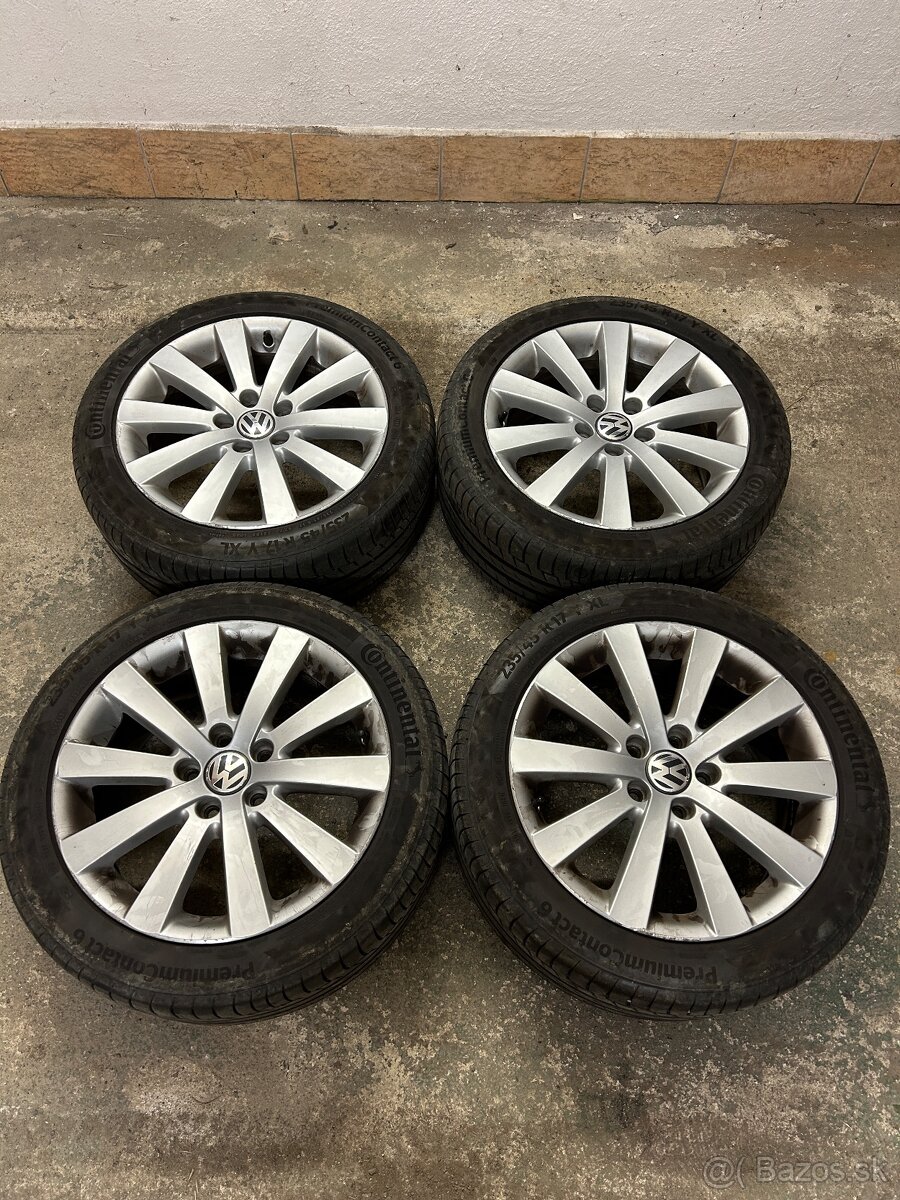 Predám originál VW elektróny 5x112 R17 s letnými pneu 235/45