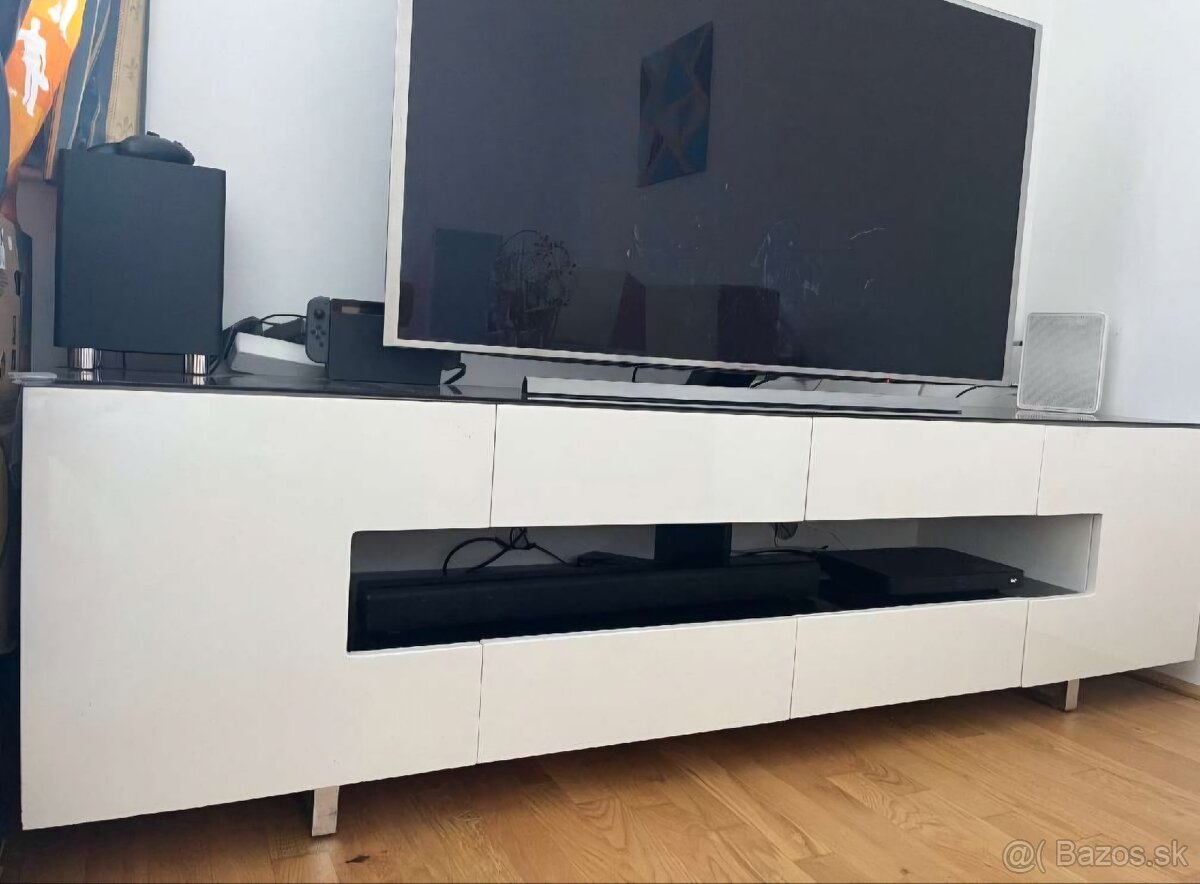 Tv stolík