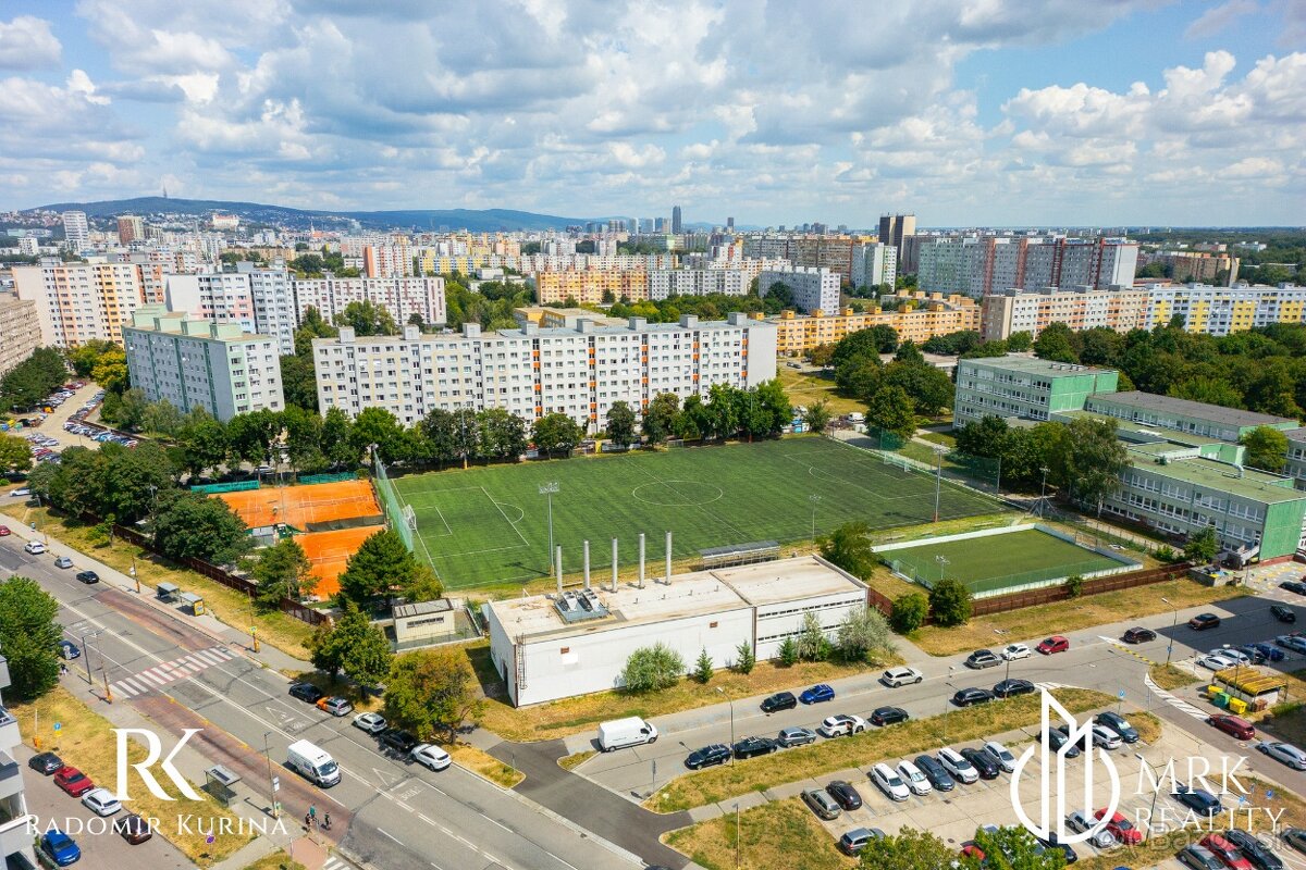 3i byt v nízko podlažnom dome na ul. Budatínska