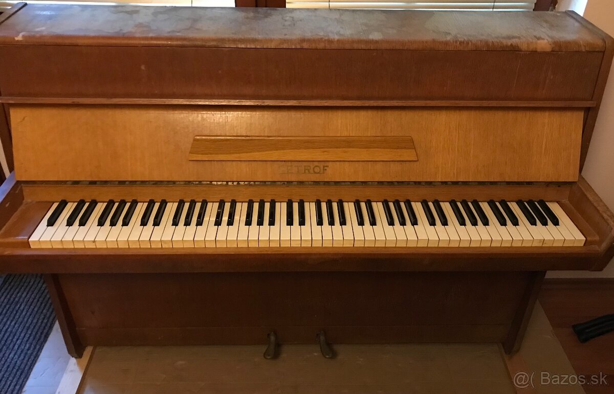 pianino Petrof