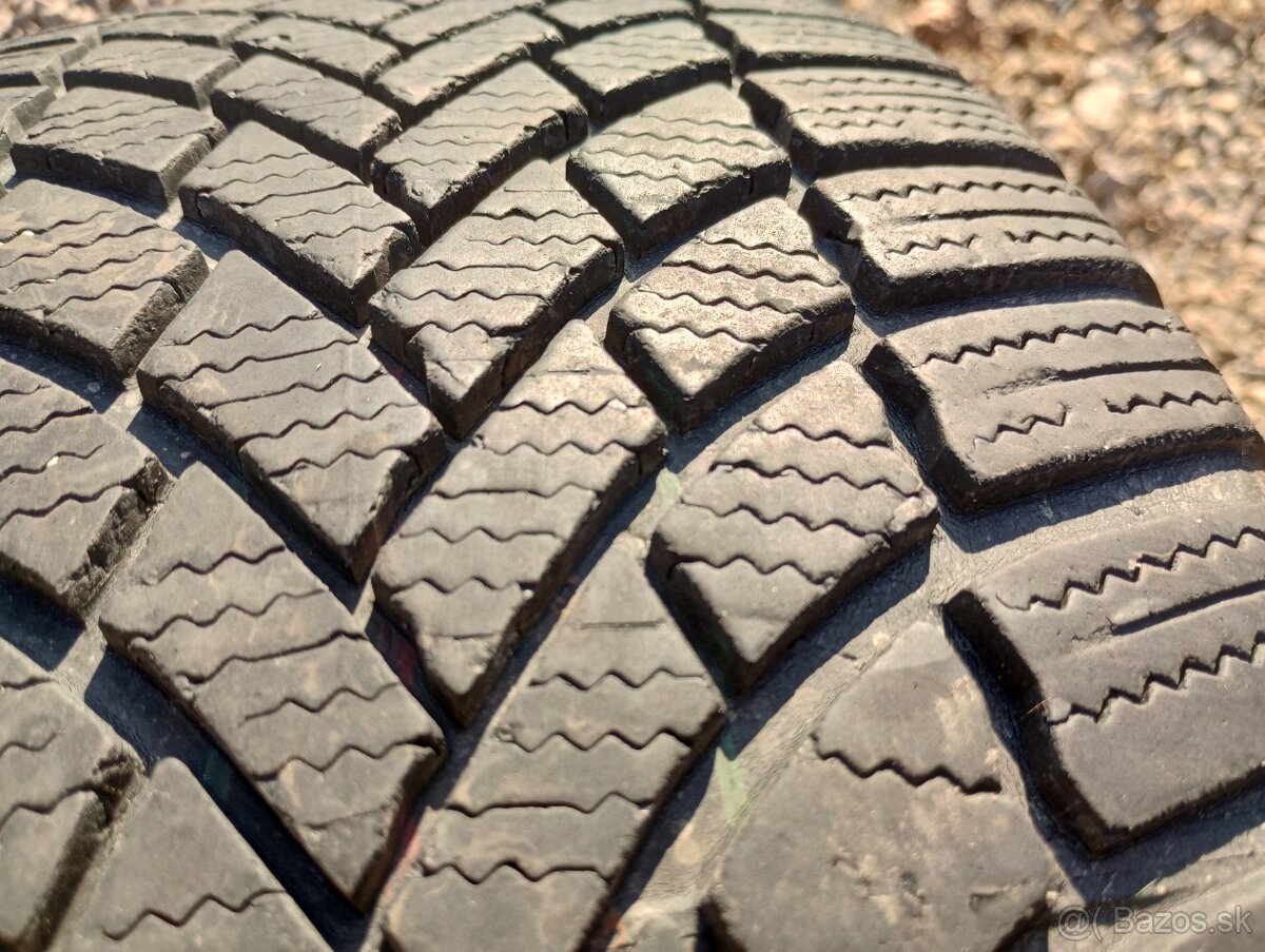 Predam 2ks pneu 215/55/r17 zimne 98V Bridgestone