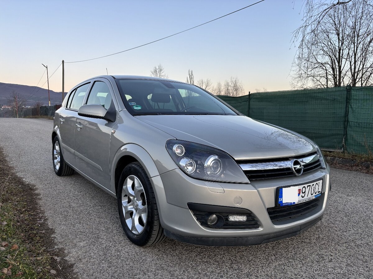 Opel Astra 1.9 CDTi AUTOMAT, Webasto, Senzory, 83 000 km