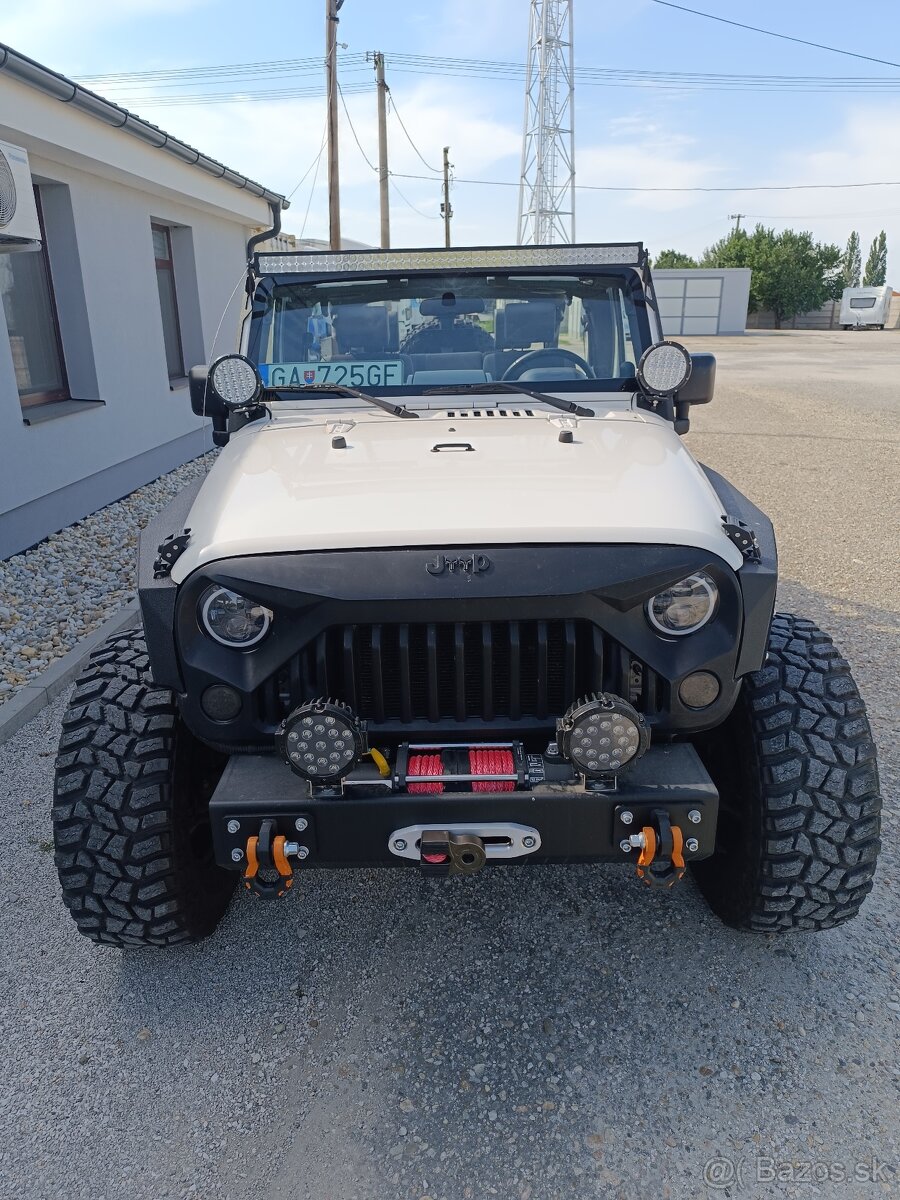 Jeep Wrangler JK 3.8L + plyn