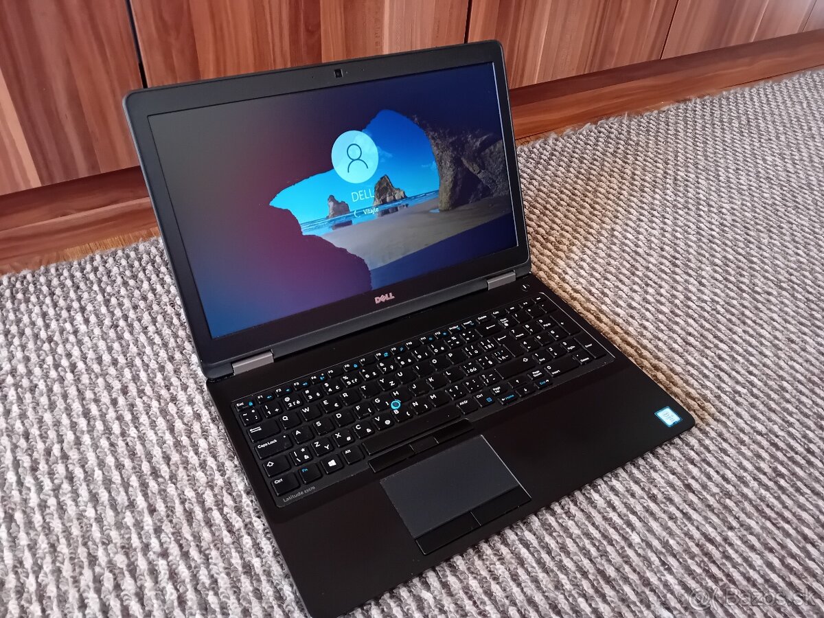 DELL Latitude 5570 so 4jadrom i5 a 2x GPU /intelHD a AMD 2GB