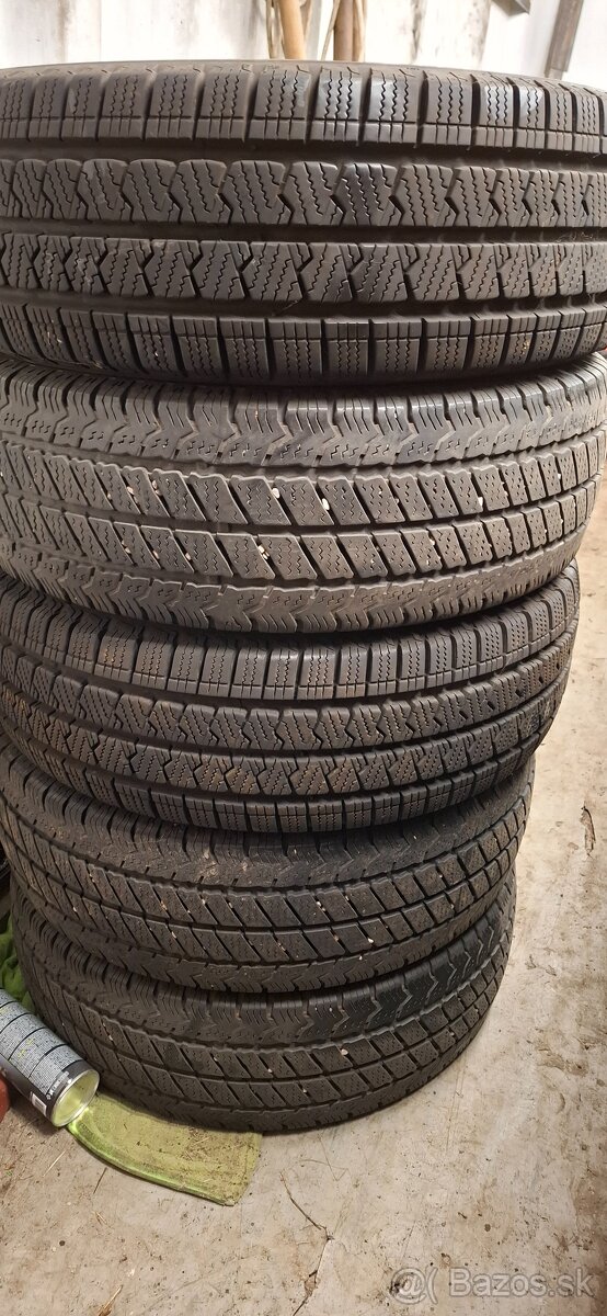 Predám zimne pneumatiky 205/65r16c