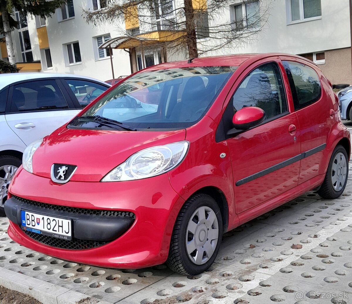 Peugeot 107 -1,0 benzín 50 kW - 5 st. automat /110 tis.km