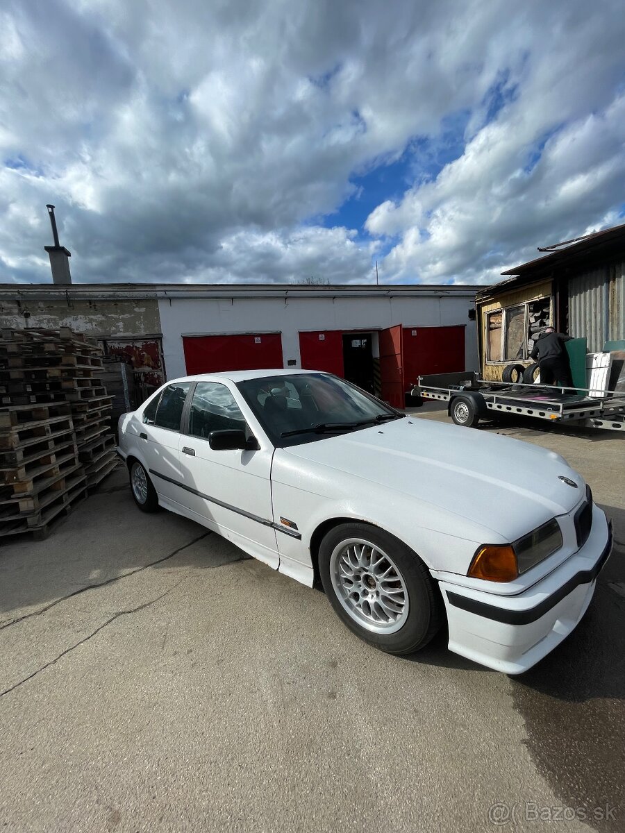 Bmw e36 318i nová STK