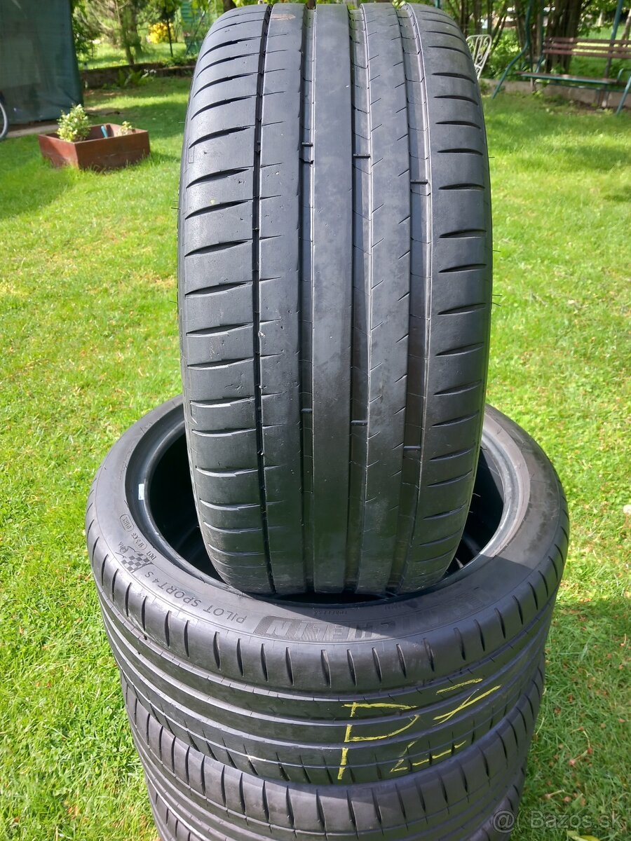 Dvojrozmer  a 245/40 r21 letne pneu