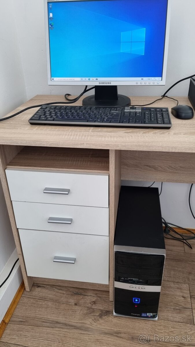 Kompletný počítač so všetkým - aj monitor, čítačka kariet