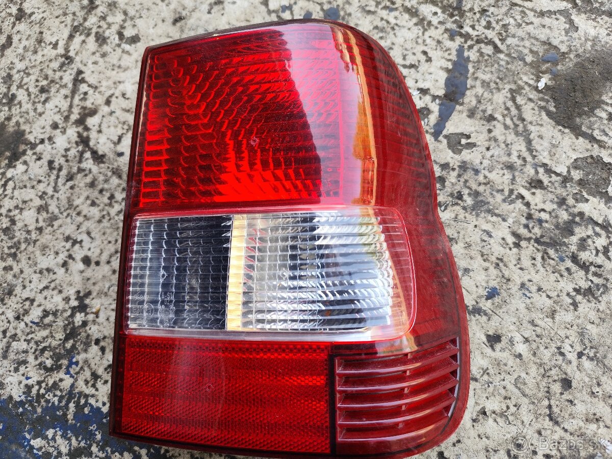 Mitsubishi Pajero Pinin zadné svetlá