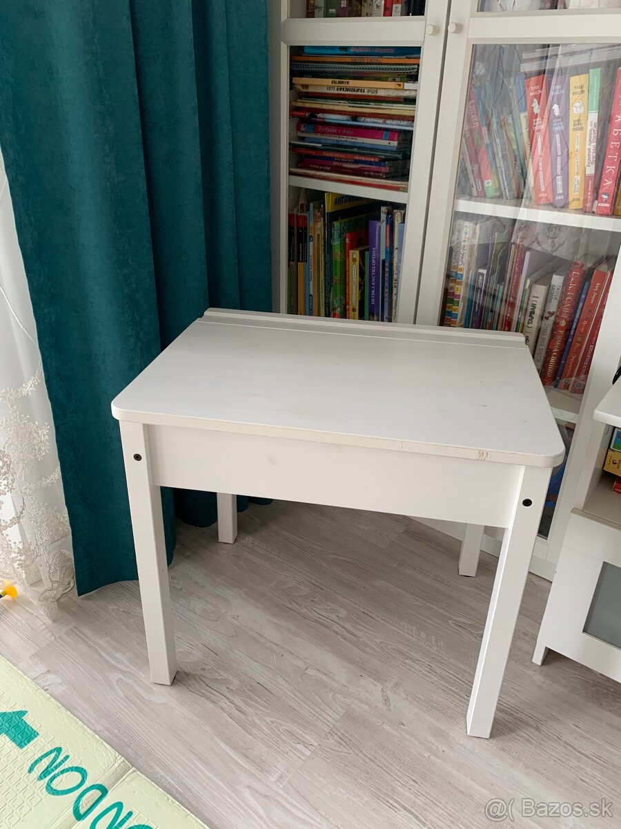 Detský písací stolík Ikea s úložným miestom