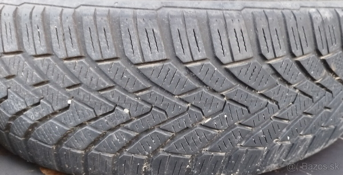 Predam zimnu pneu 185/65R15 Continetal TS850 88T 1ks