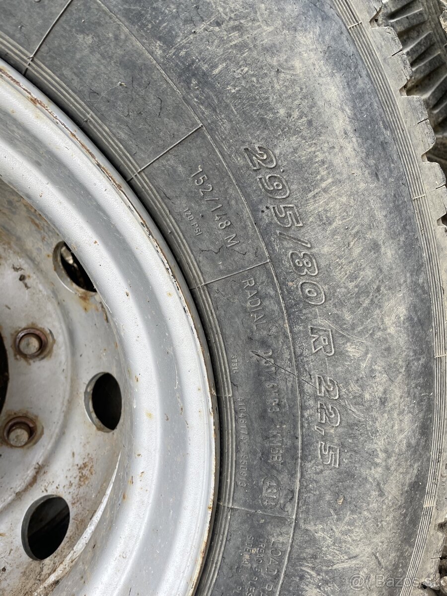 295/80 R22,5