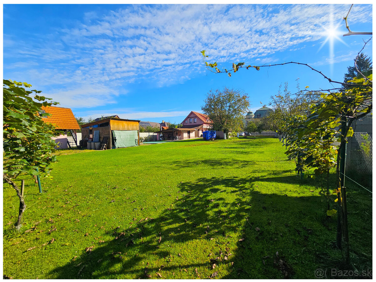 STAVEBNÝ POZEMOK / ROVINATÝ / SLNEČNÝ / HRONSEK / 658 m2