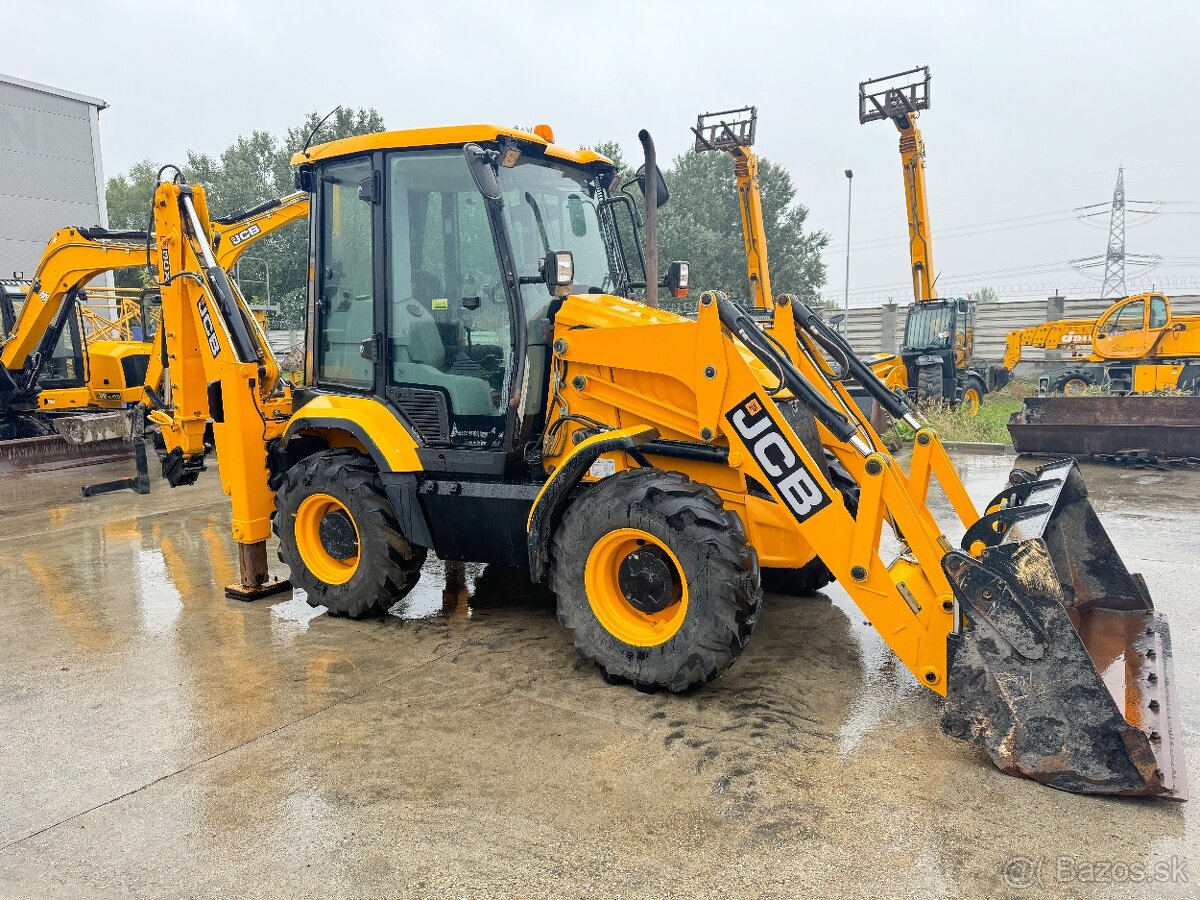 Jcb 3cx compact / 2015 , 5100 hodin stavebněˇˇˇˇ