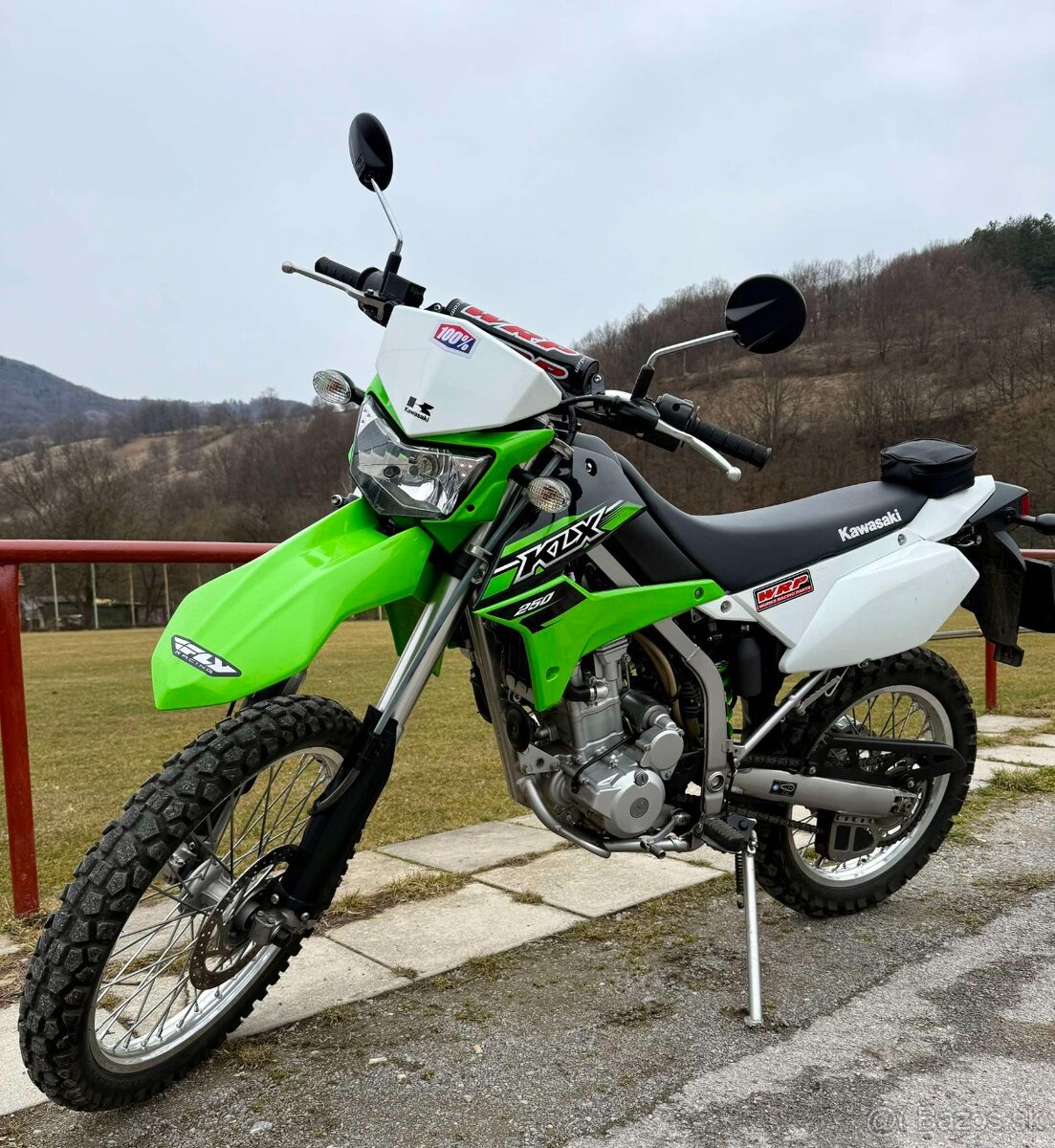 motocykel kawasaki KLX 250 top stav