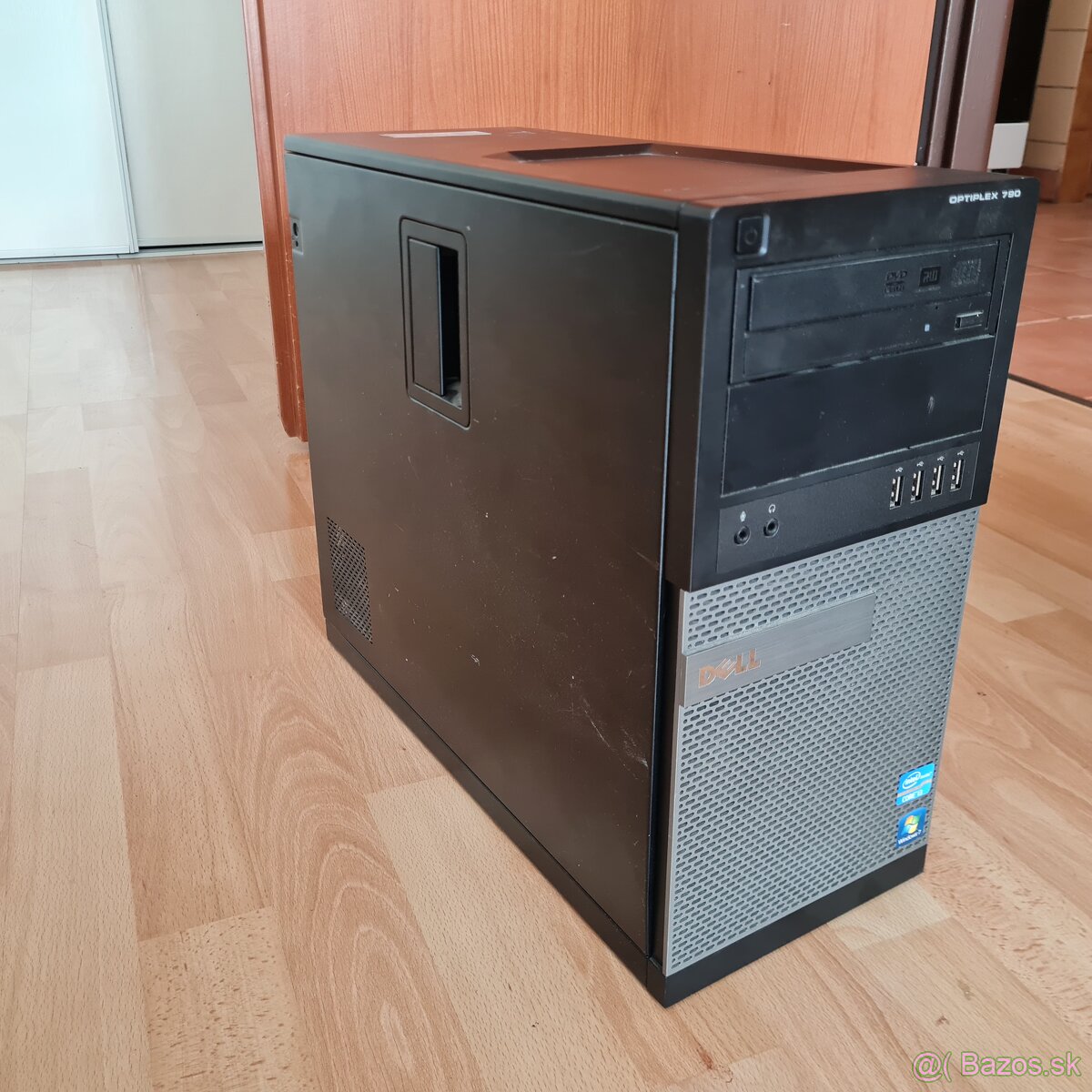 Dell Optiplex 790 MT + monitor + vesa