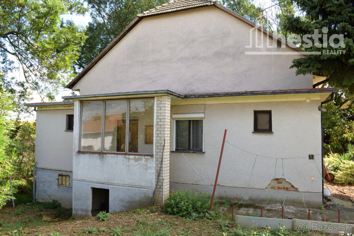 Predaj staršieho domu s veľkým pozemkom vo Vrbovom