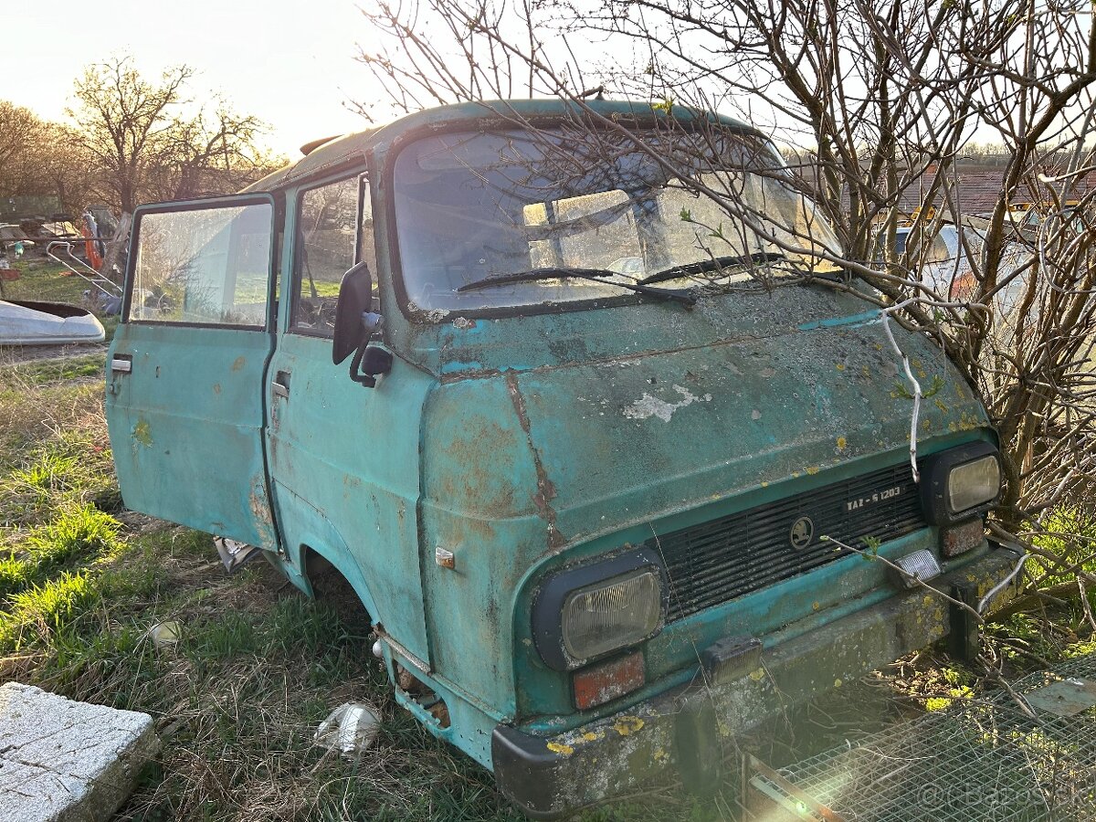 Škoda 1203 karoséria