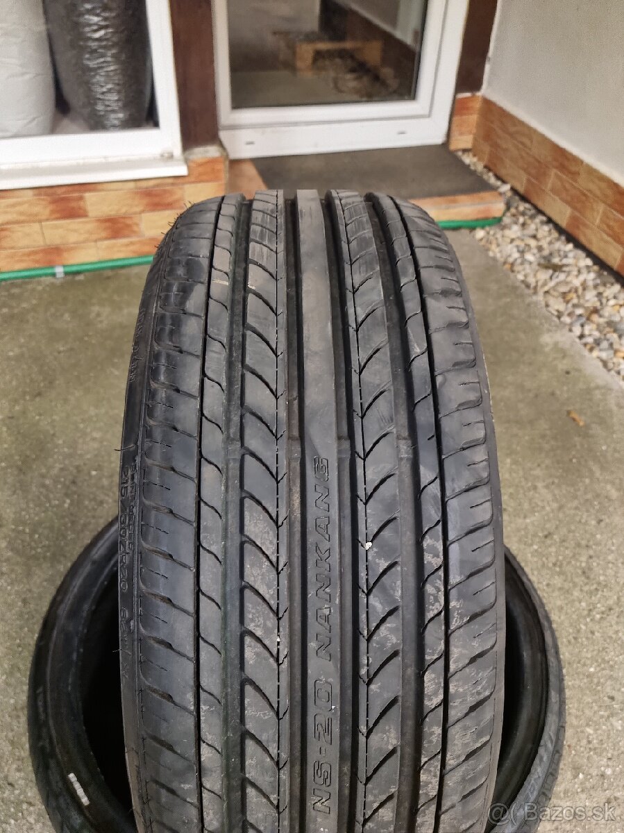 215/30 r20