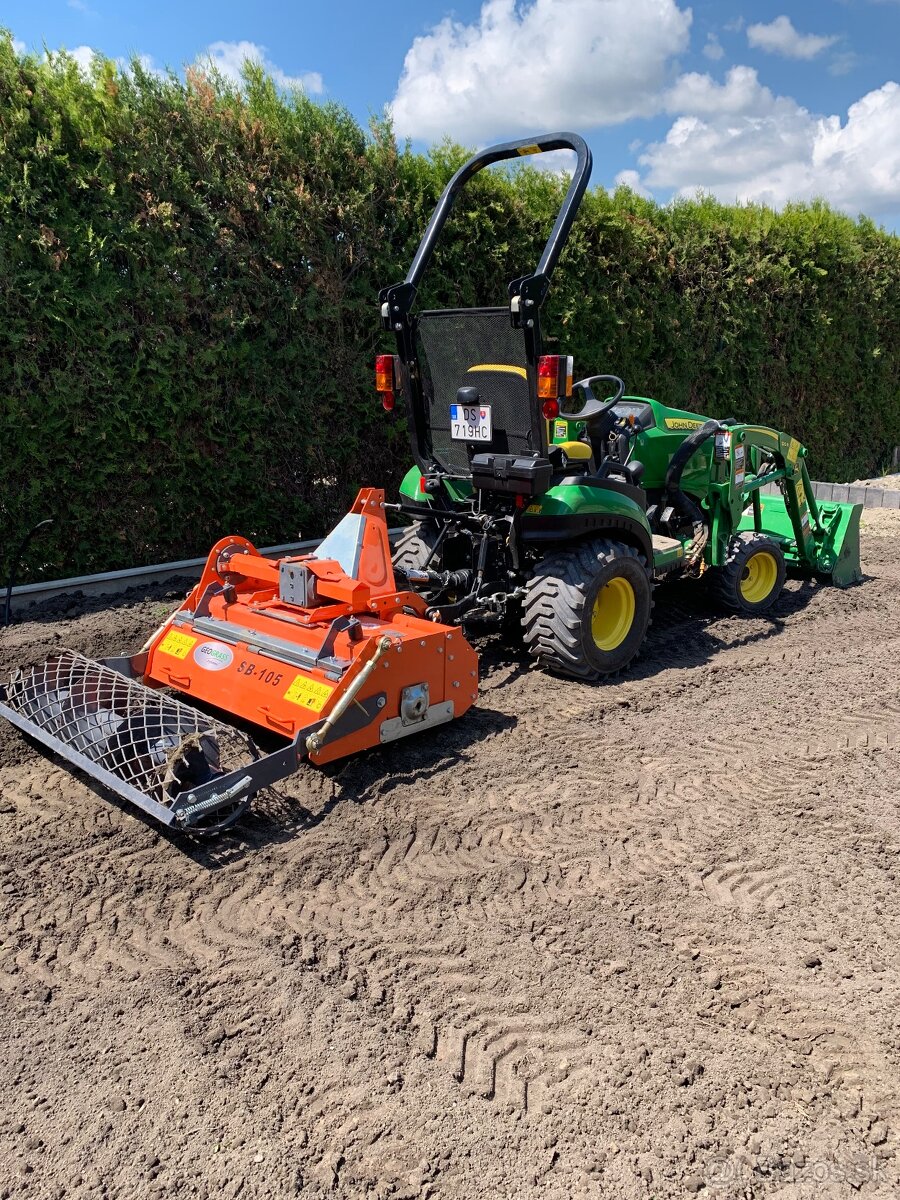 Komunálny traktor John Deere 1026R