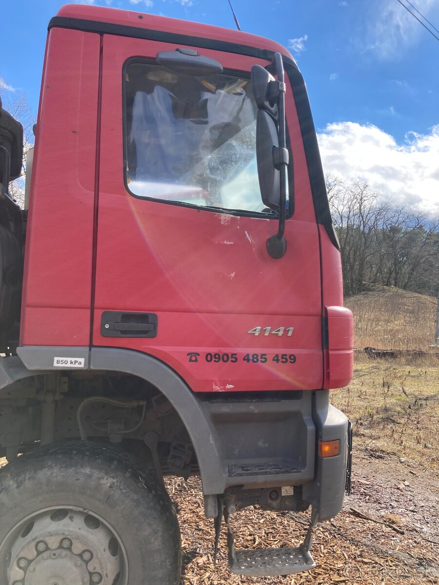 Kúpim dvere na Mercedes Actros