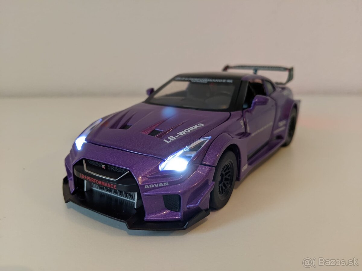 Predam kovovy model Nissan GT-R v edicii Liberty Walk