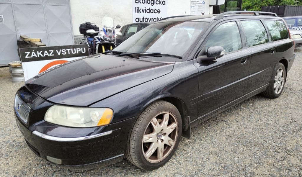 Volvo V70II facelift, D5 2,4 120kw - Náhradní díly