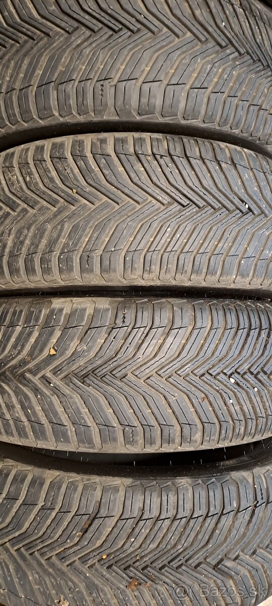 Predám 4ks jazdené celoročné 215/50r17-91W Michelin