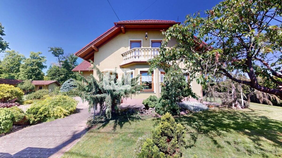 Luxusný rodinný dom s nádhernou záhradou/ Borčice