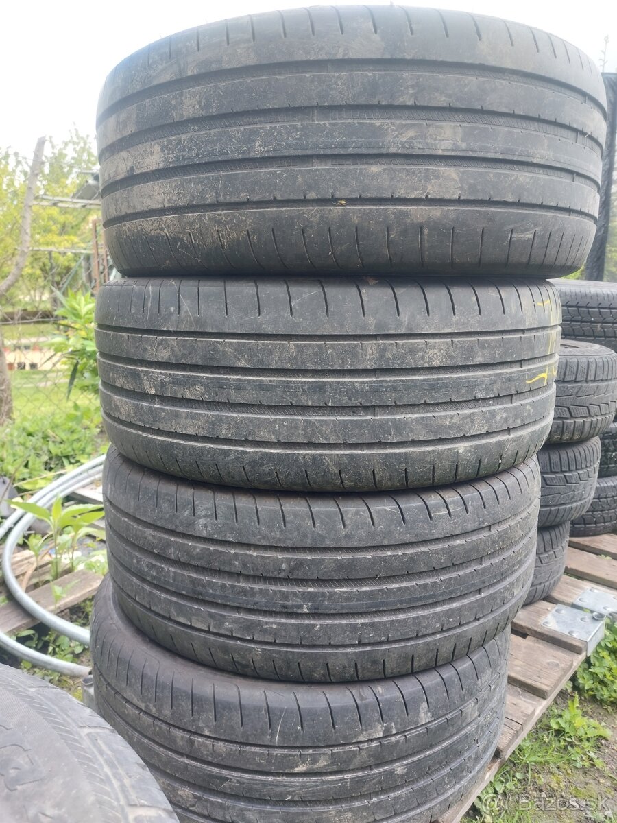 275/45r21