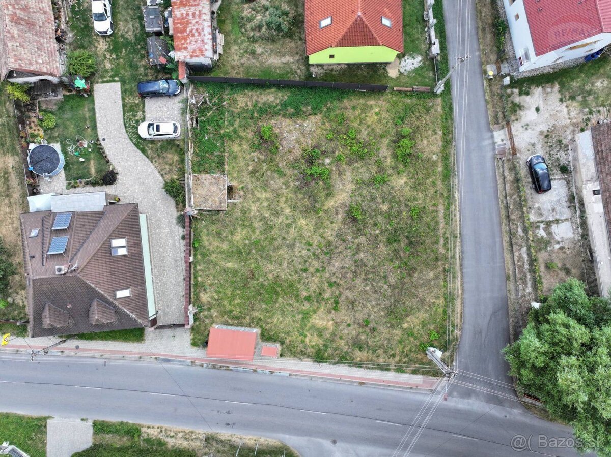 NA PREDAJ Stavebný pozemok so všetkými inž. sieťami