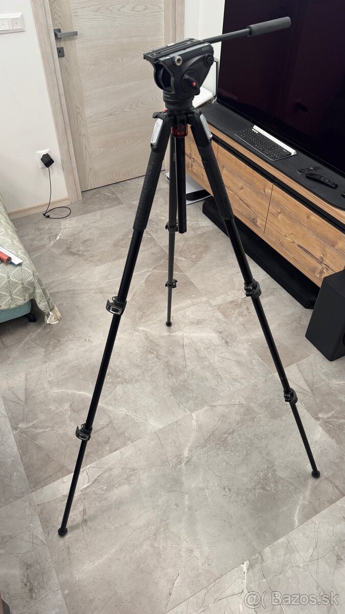 Manfrotto 190 tripod + MVH500AH Pro Fluid Video head