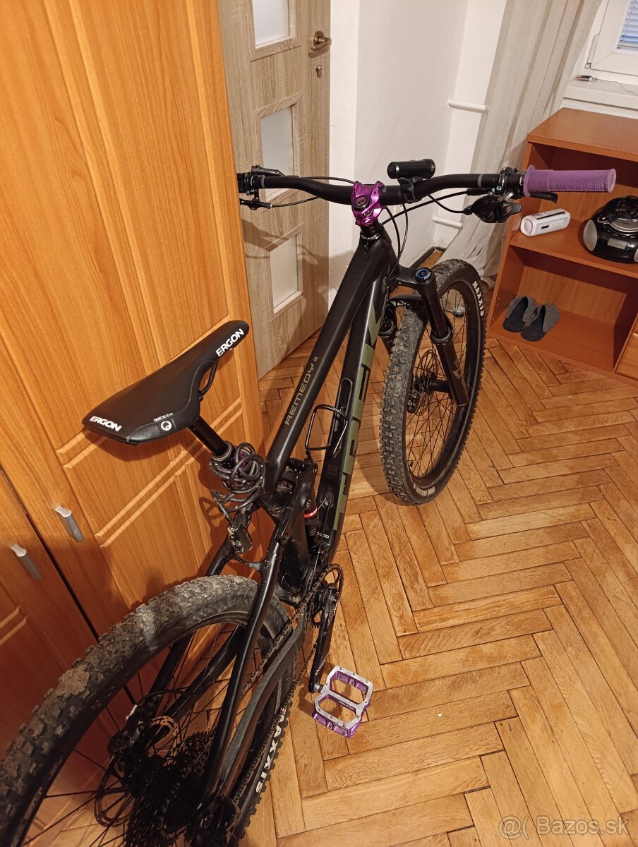 Trek Remedy 8 2022 top stav