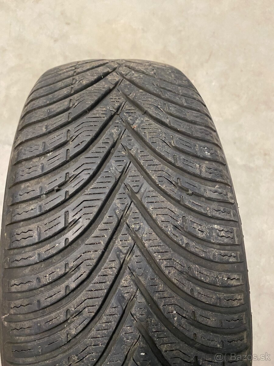 Pneu 215/55 R17