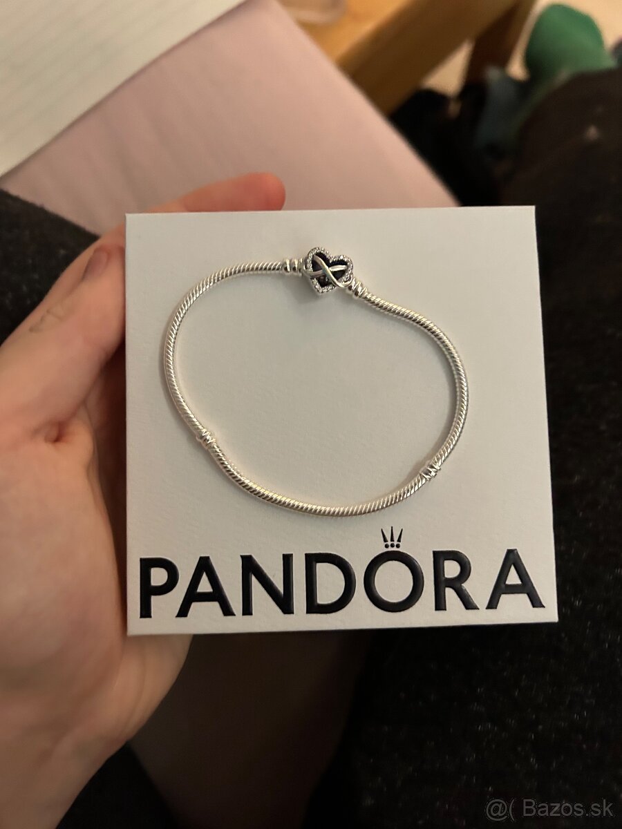 Pandora so srdcovou sponou 18cm