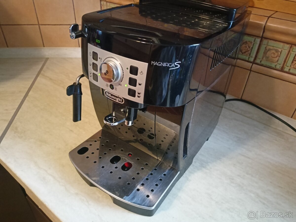 Automatický kávovar Delonghi