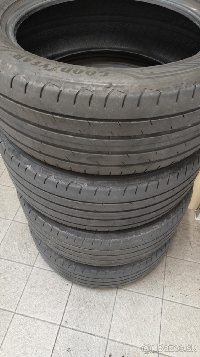 235/50 r19  GOOD YEAR