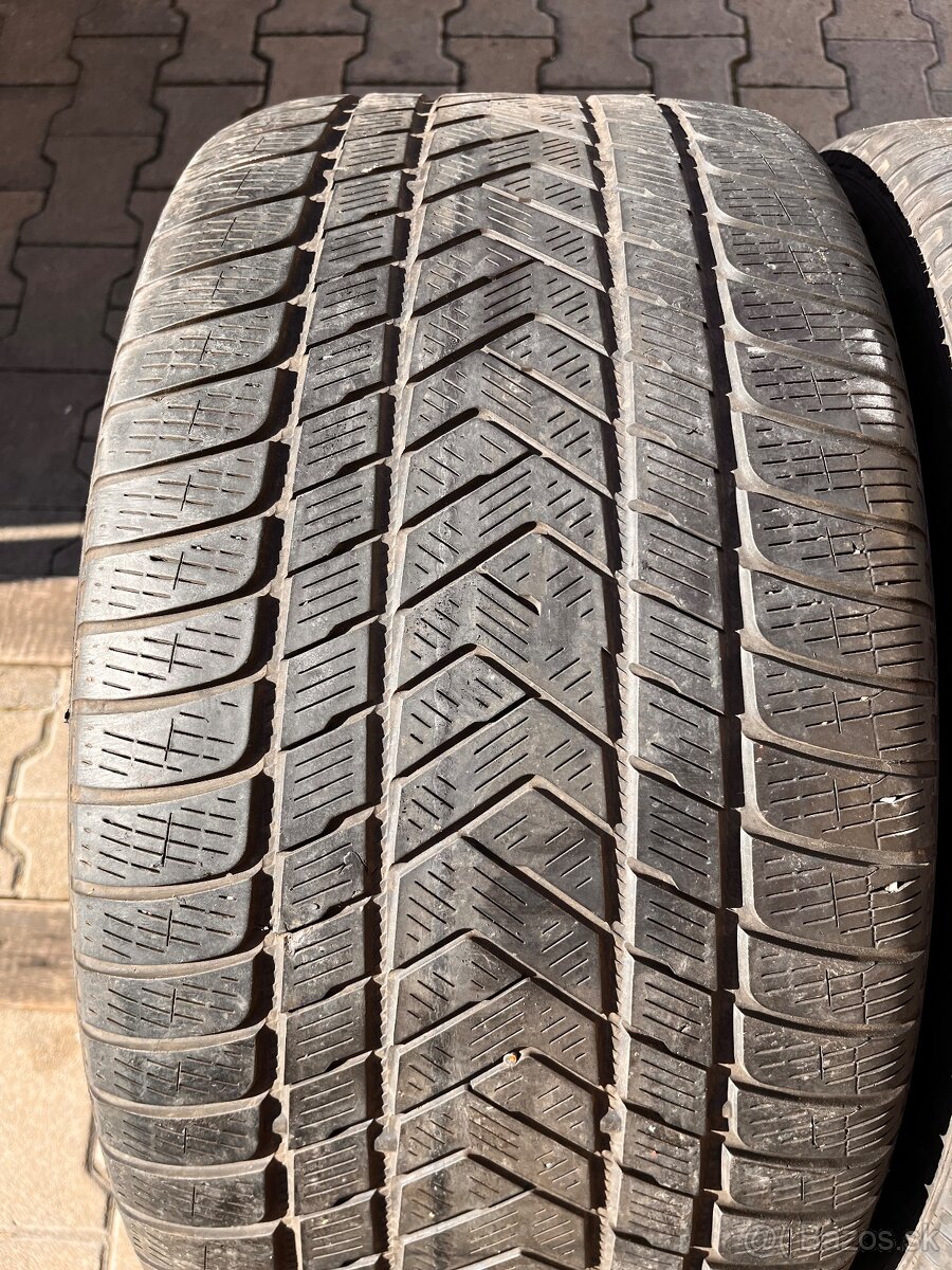 305/40R20 Pirelli zimne