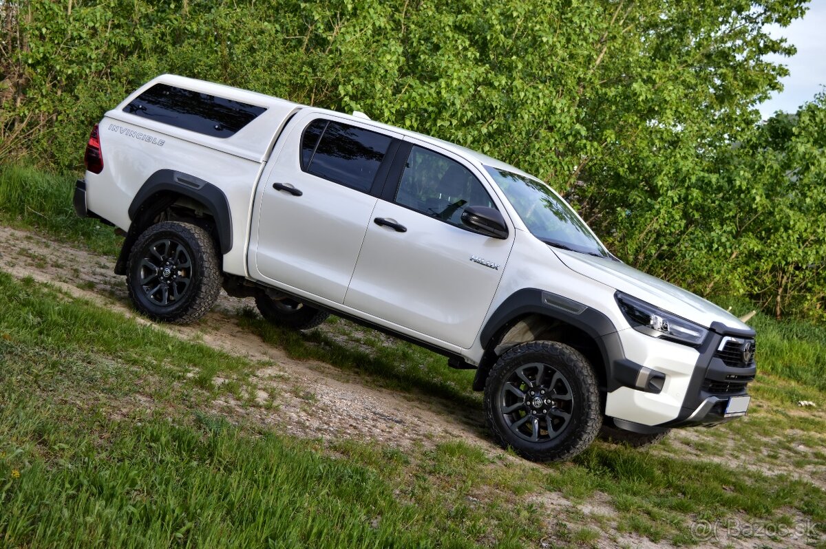 Hilux 2.8 I D-4D Invincible 4x4 A/T