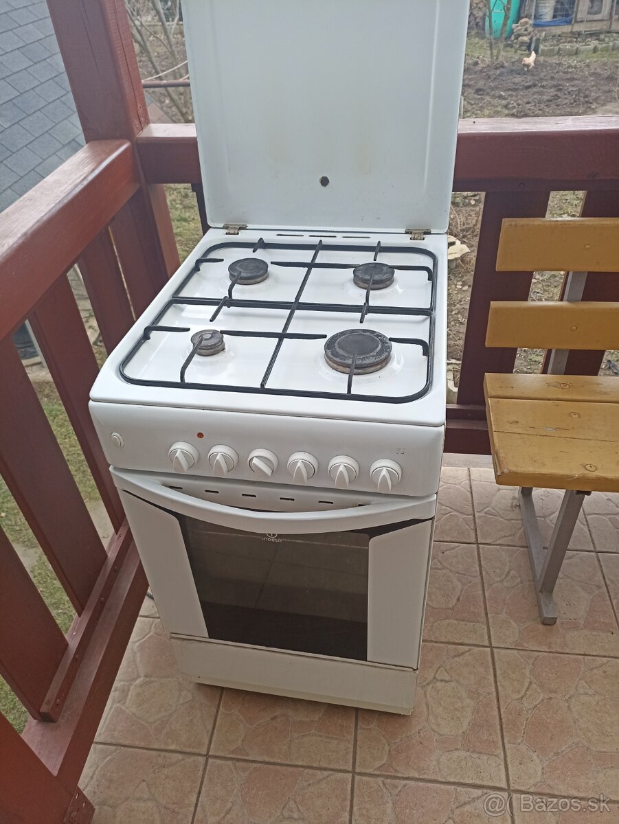 Indesit plynový sporak