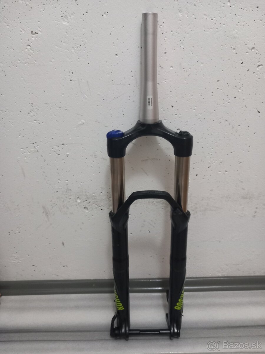 odpružena vidlica Rockshox Sektor 130 AIR